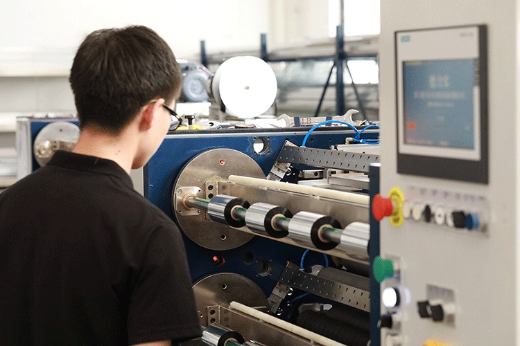 Ribbon slitting machine: when precision meets user-friendly, the humanistic change of industrial design