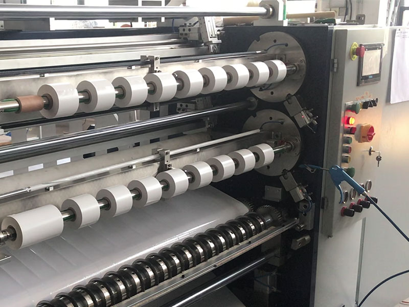 Say goodbye to adhesive knife rollers: the anti-stick technology of single-sided adhesive slitting machine directly hits the pain points of production